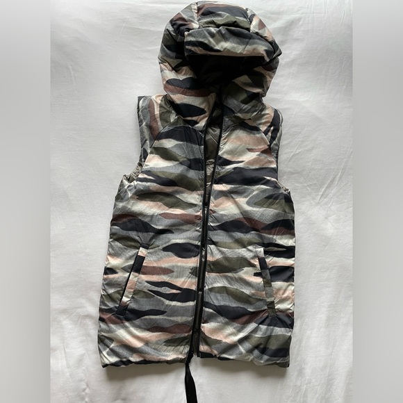 lululemon The Fluffiest Vest - REVERSIBLE! - Picture 10 of 15